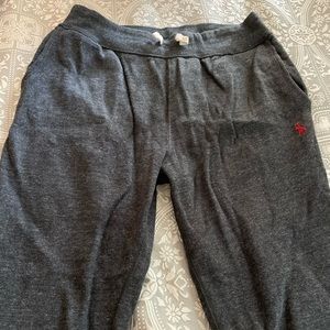 Men’s polo sweatpants.